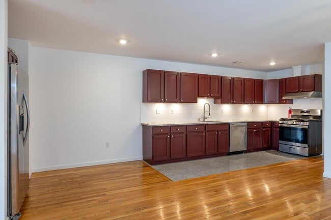 Building Photo - 108 Claremont Ave