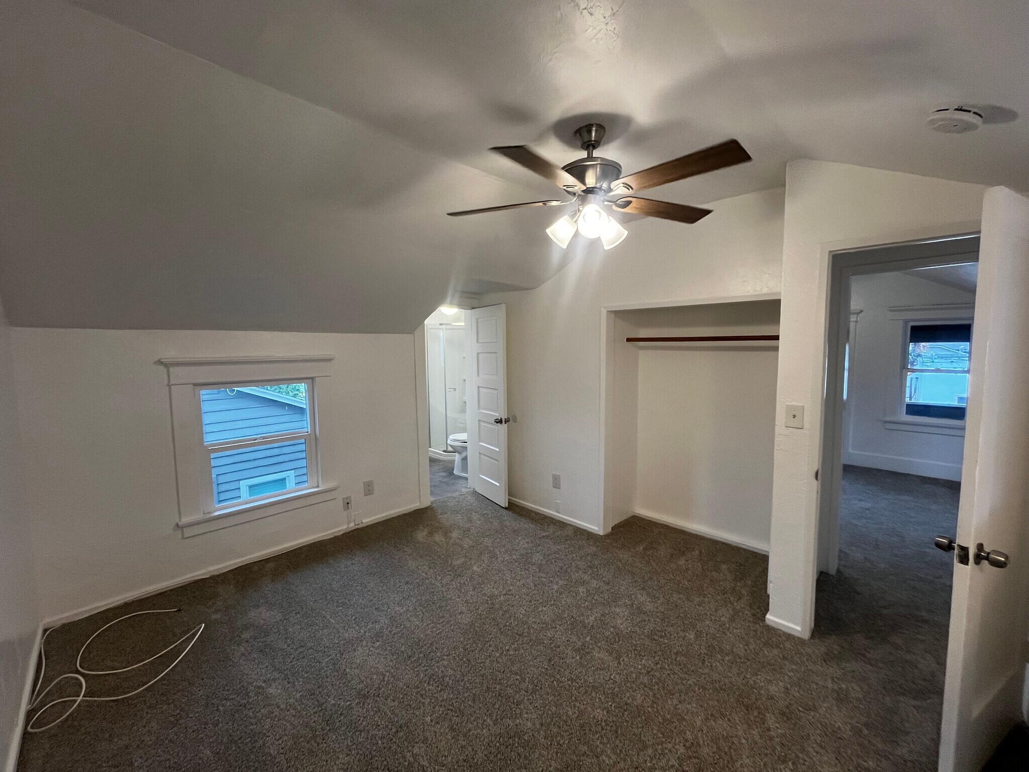 Building Photo - 201 E Eagle St