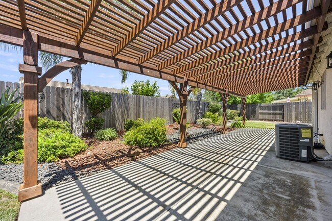 Building Photo - 8270 Rendham Way