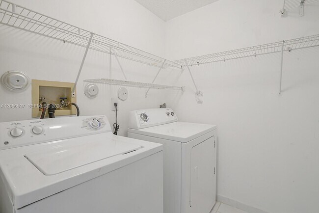 Building Photo - 401 SW 158th Terrace