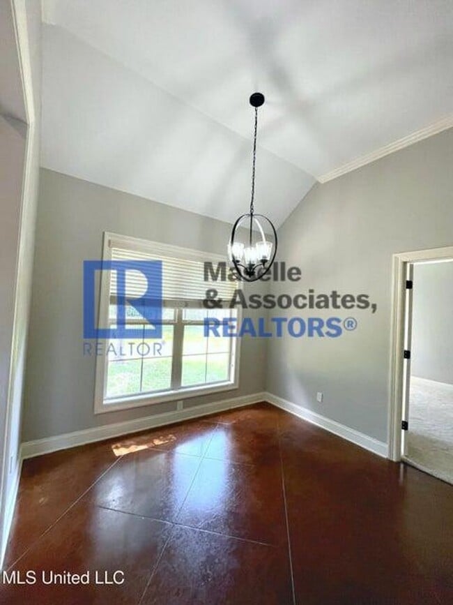 Building Photo - 3 bedroom/2 bath house in 042 Brandon!