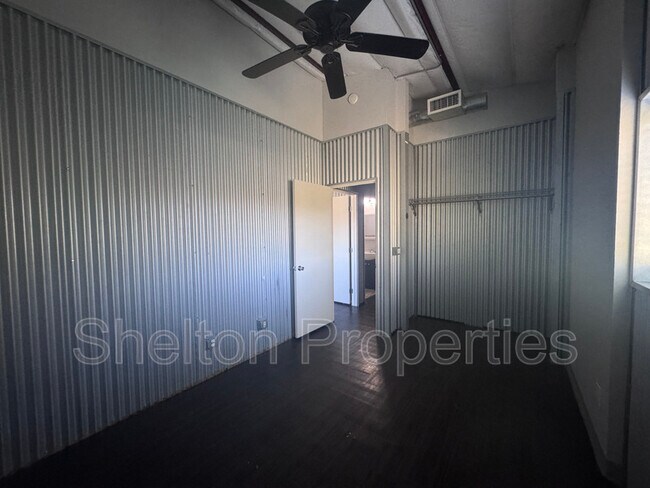 Building Photo - 2121 W Hayward Ave