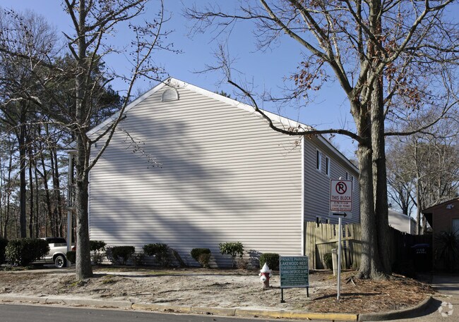 Building Photo - Lakewood West Apartments
