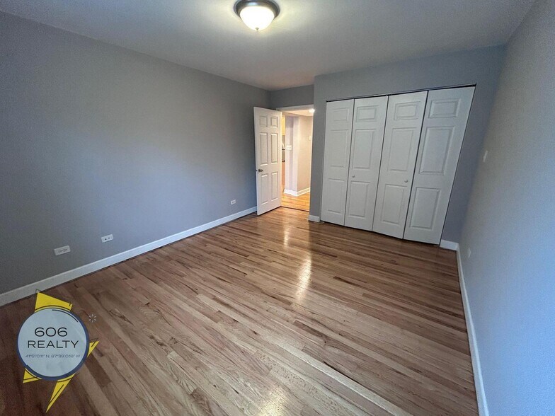 Building Photo - 6954 N Greenview Ave