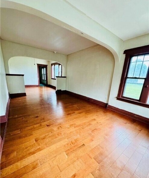 Building Photo - 351 Moselle St