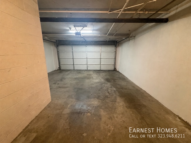 Building Photo - 18347 Saticoy St