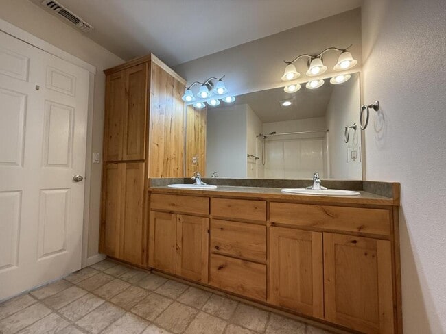 Building Photo - 2149 NW Tara Ln