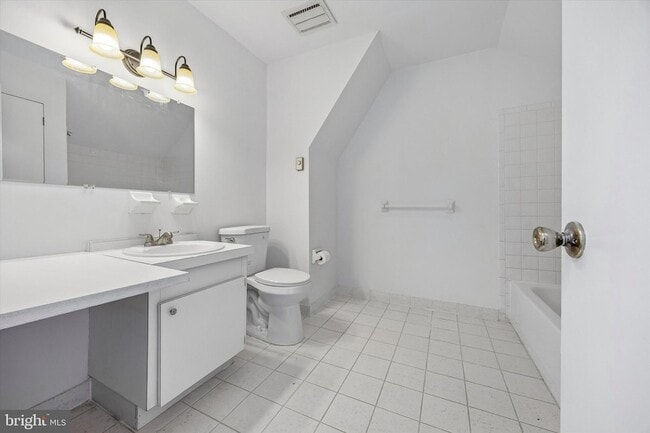 Building Photo - 517 S Randolph Ct