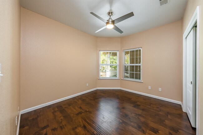 Building Photo - 5857 W Millbrae Ave