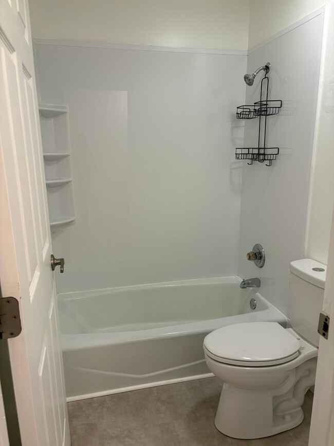 Building Photo - 714 Ashlawn Pl