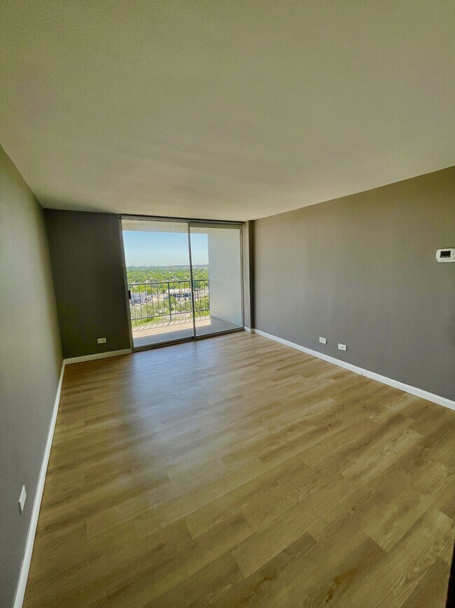 Building Photo - 7039 San Pedro Ave