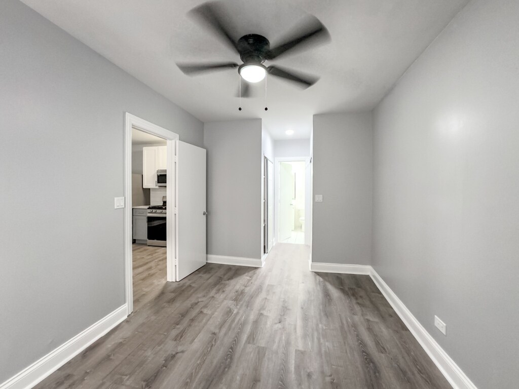 Building Photo - 4241 N Kenmore Ave