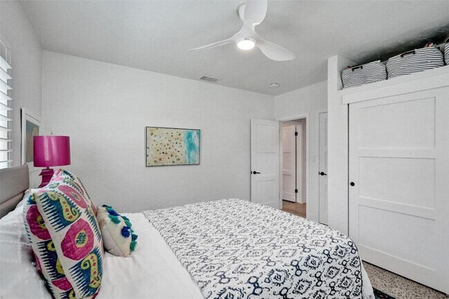 Building Photo - 3206 Robbins Rd