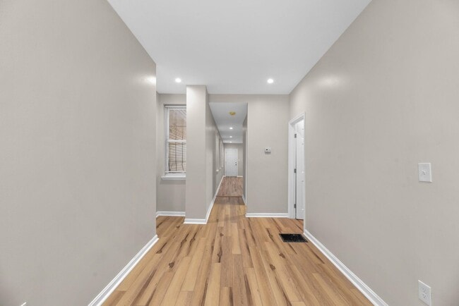 Building Photo - 2042 E Fayette St