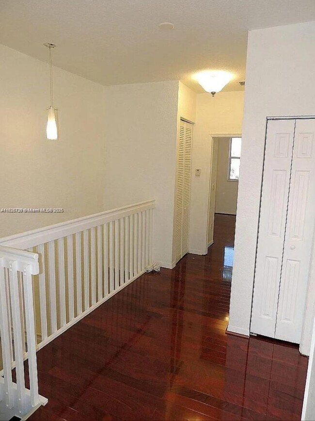 Building Photo - 4931 N Harbor Isles Dr