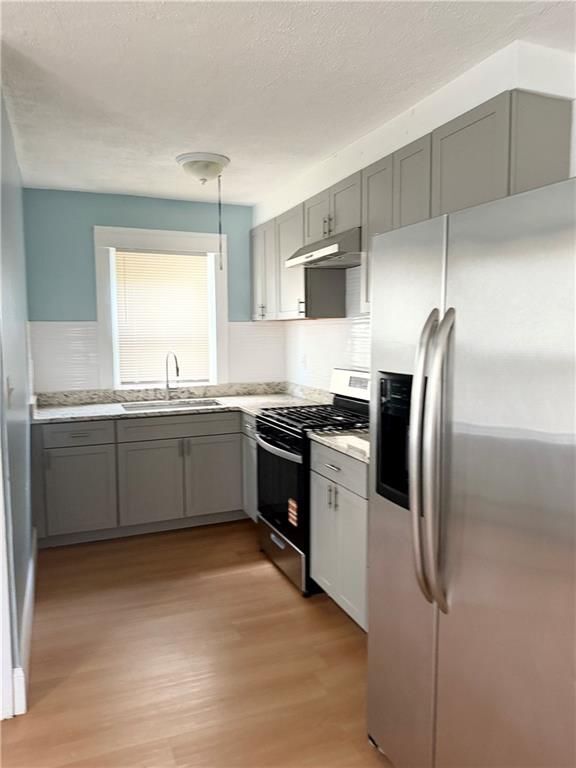 Building Photo - 694 Killingly St