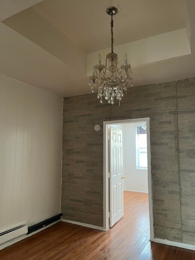 Building Photo - 1128 Summit Ave