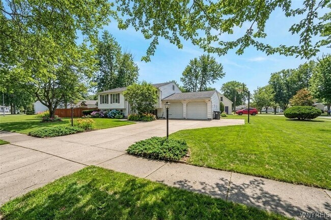 Building Photo - 36 Altair Dr