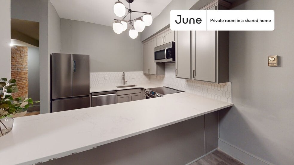 Building Photo - Room in Shared 5 bed/2 bath home in Columbia Heights