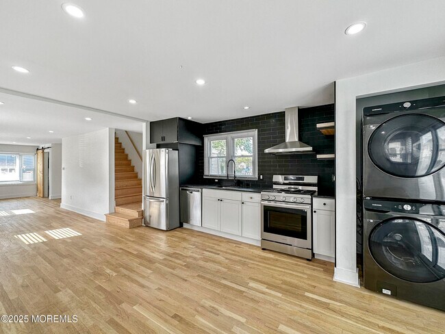 Building Photo - 543 Springdale Ave