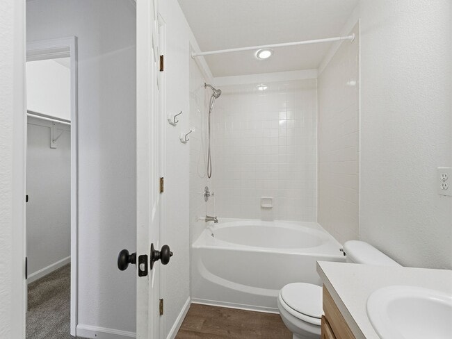 Building Photo - 5225 White Willow Dr