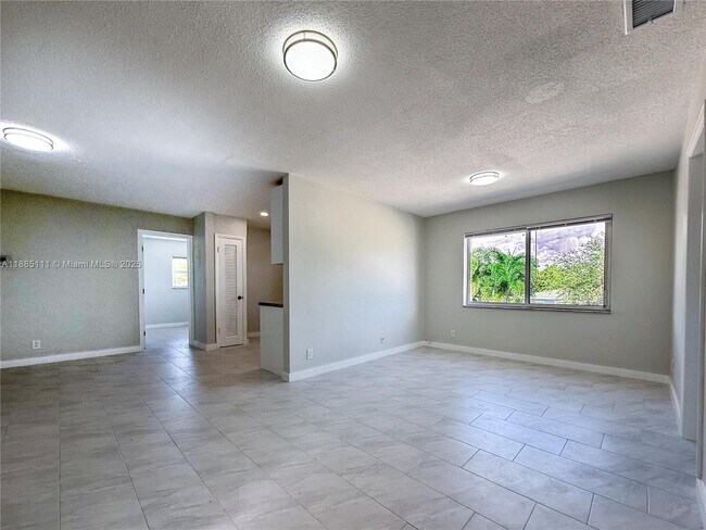 Building Photo - 5621 NE 22nd Ave