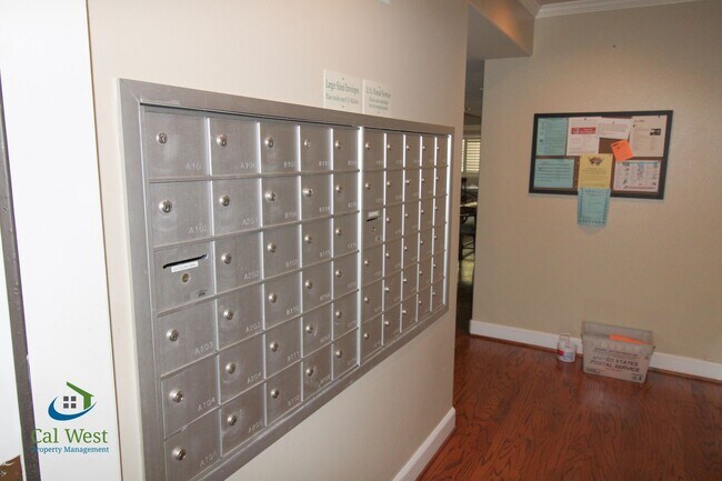 Building Photo - $5,295 - Elegant 3br / 2ba Condo in 55+ Lo...