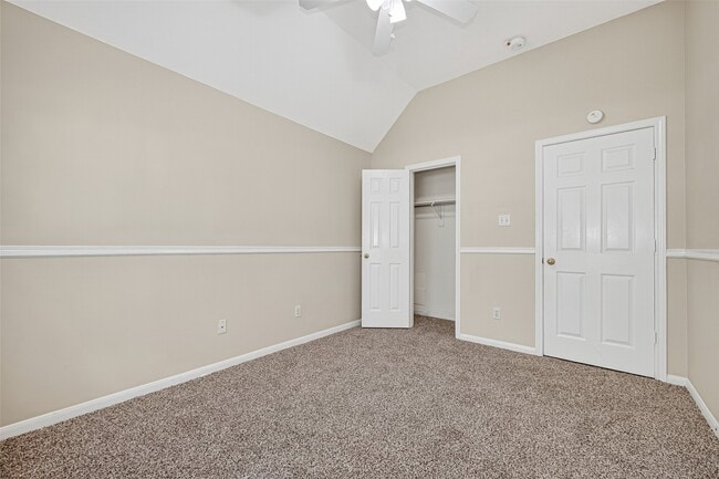 Building Photo - 815 Fairpark Ln