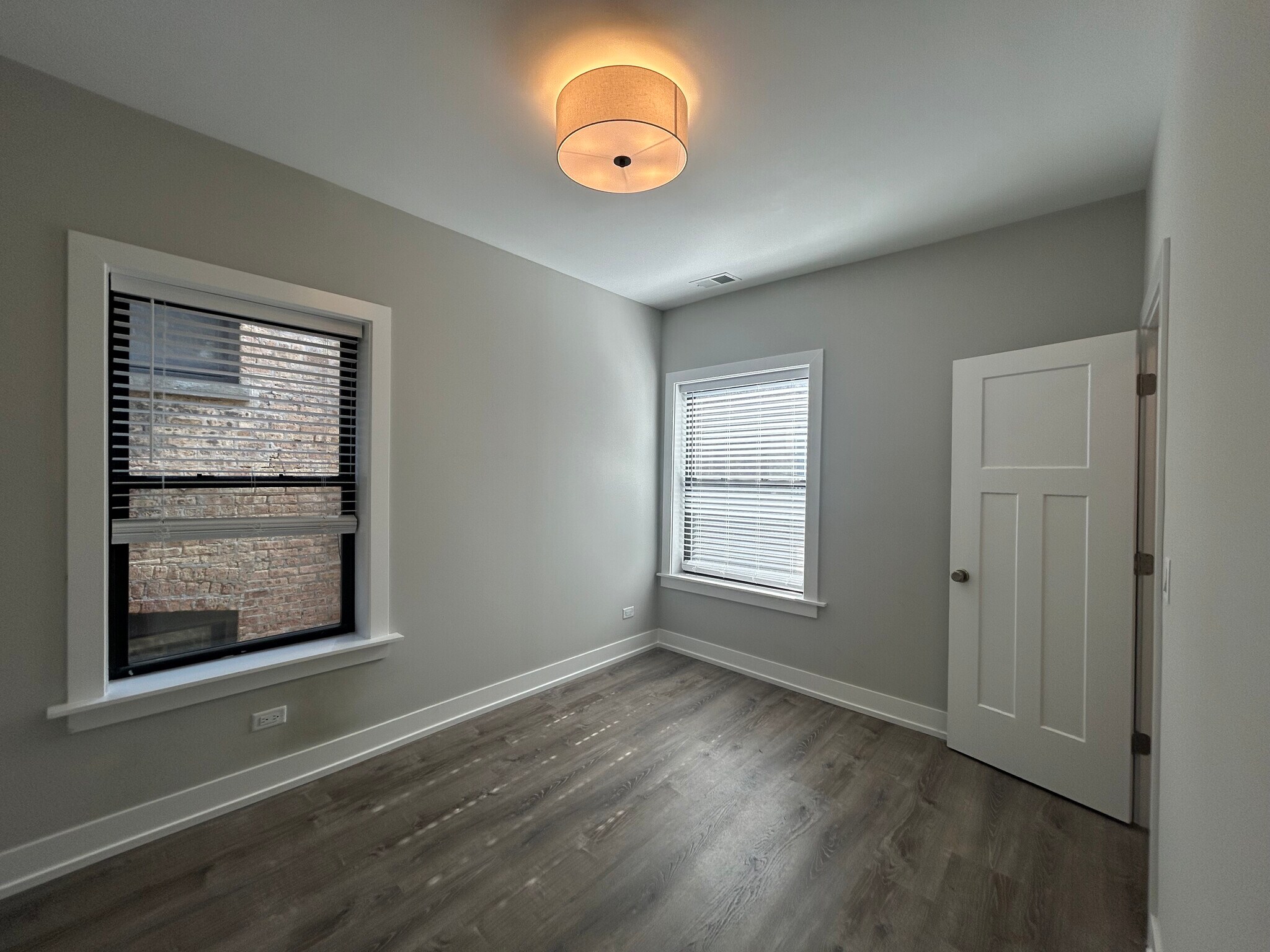 Building Photo - 1000 Crain St