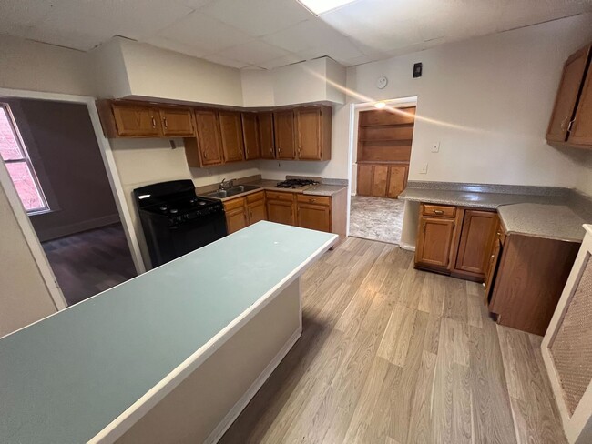 Building Photo - 157 6th Ave