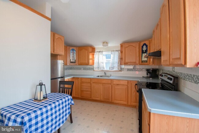 Building Photo - 100 Sheridan Square