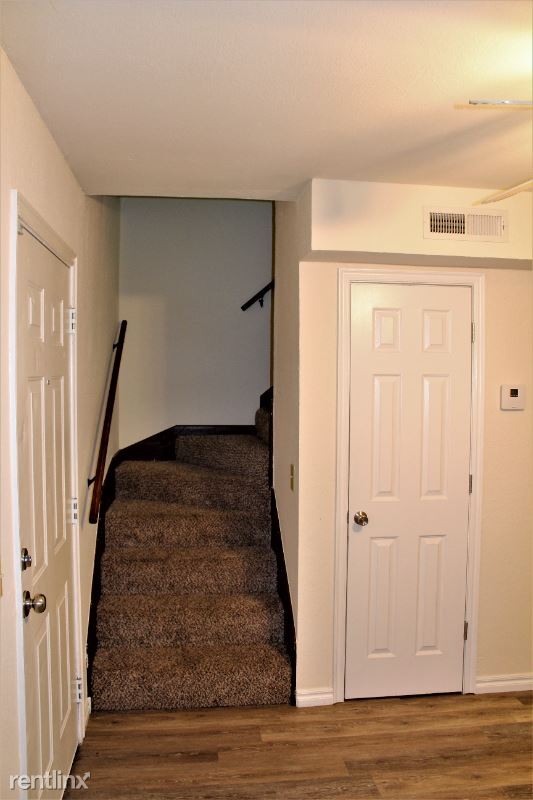 Building Photo - 2 br, 1.5 bath Townhome - 806 E Jenkins St