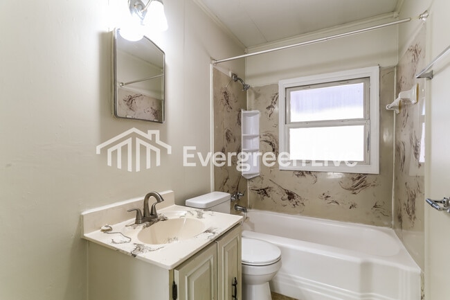 Building Photo - 885 S Ashburton Rd