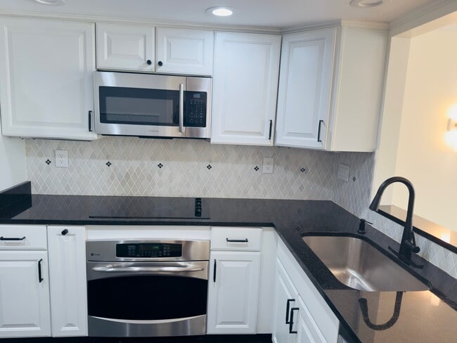 Building Photo - 1080 Wisconsin Ave NW