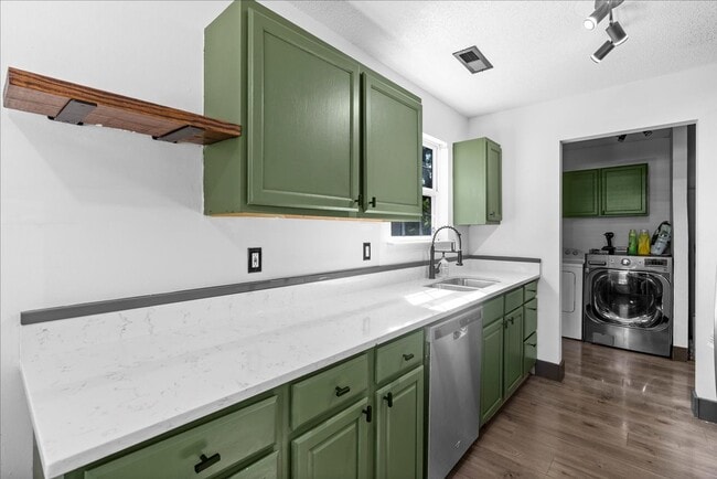 Building Photo - 1609 Roanoke Ave