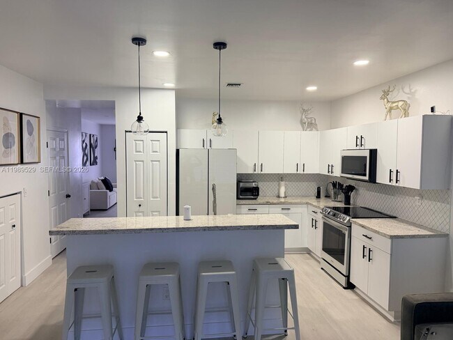 Building Photo - 1022 NE 42nd Terrace