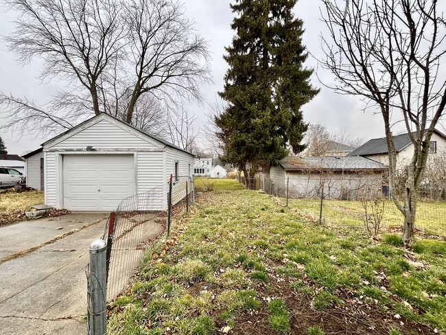 Building Photo - Three Bedroom Home in Northeast Grand Rapids