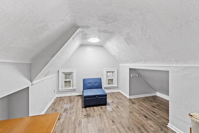 Building Photo - 23 2nd St