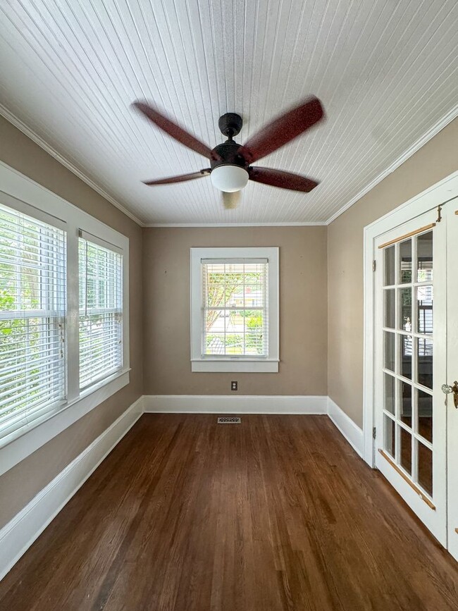 Building Photo - Gorgeous 4 Bed, 3 Bath Haymount Home