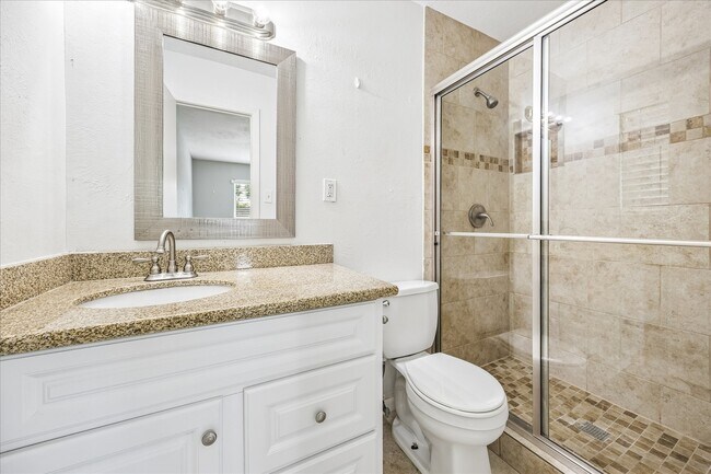 Building Photo - 5827 Southminster Dr