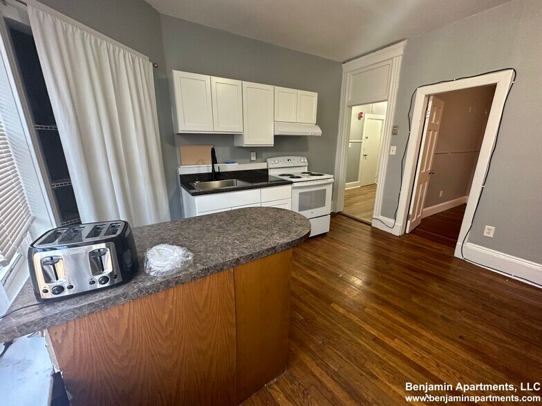 Building Photo - 881 Huntington Ave