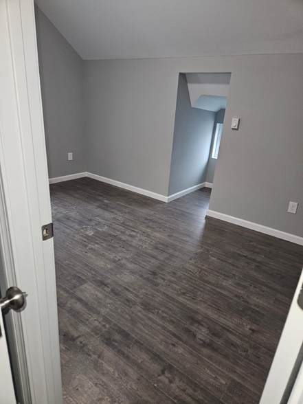 Building Photo - 158 Cliff St