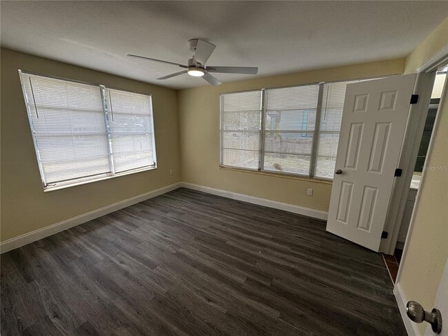 Building Photo - 1610 Crest Ave