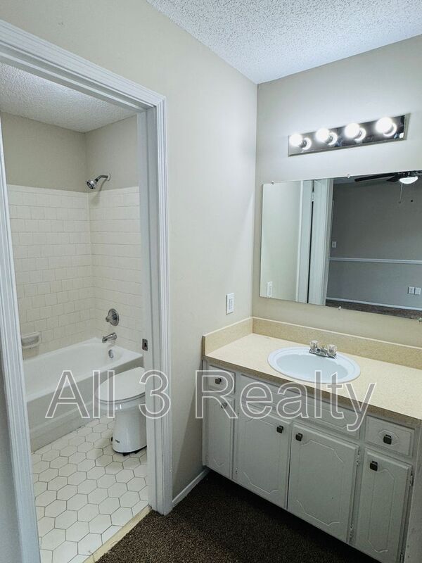 Building Photo - 4107 Beardsley Dr