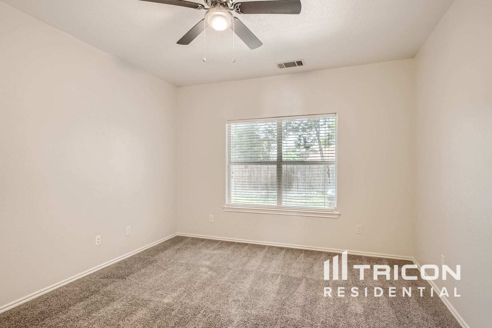 Building Photo - 5924 Woodoak Dr