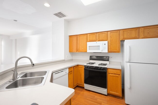 Building Photo - 2877 Stonewater Dr