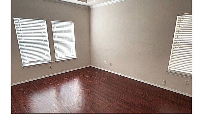 Building Photo - 525 Waterview Dr