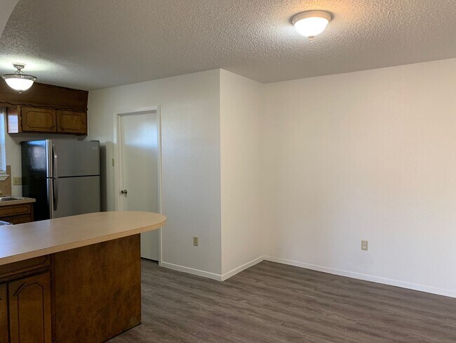 Building Photo - HOME ON QUIET STREET NEAR HOSPITAL