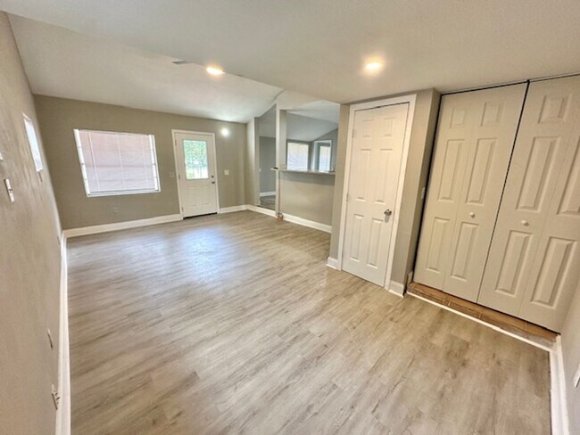 Building Photo - 7803 Rose Ave