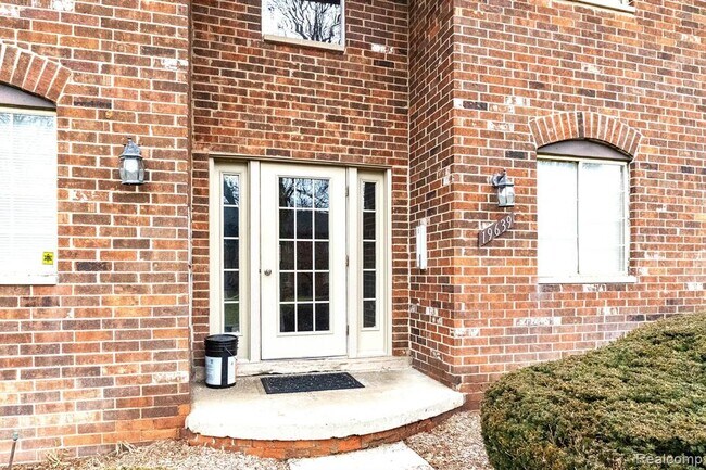 Building Photo - 19639 W 12 Mile Rd